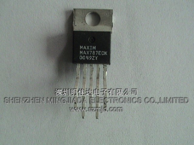 MAX787